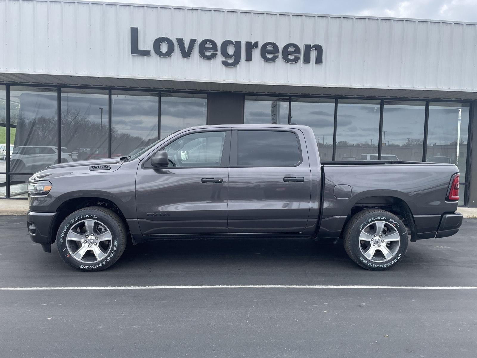 2026 RAM Ram 1500 RAM 1500 EXPRESS CREW CAB 4X4 5'7' BOX in Granite Crystal Metallic Clear-Coat Exterior Paint — front three-quarter view